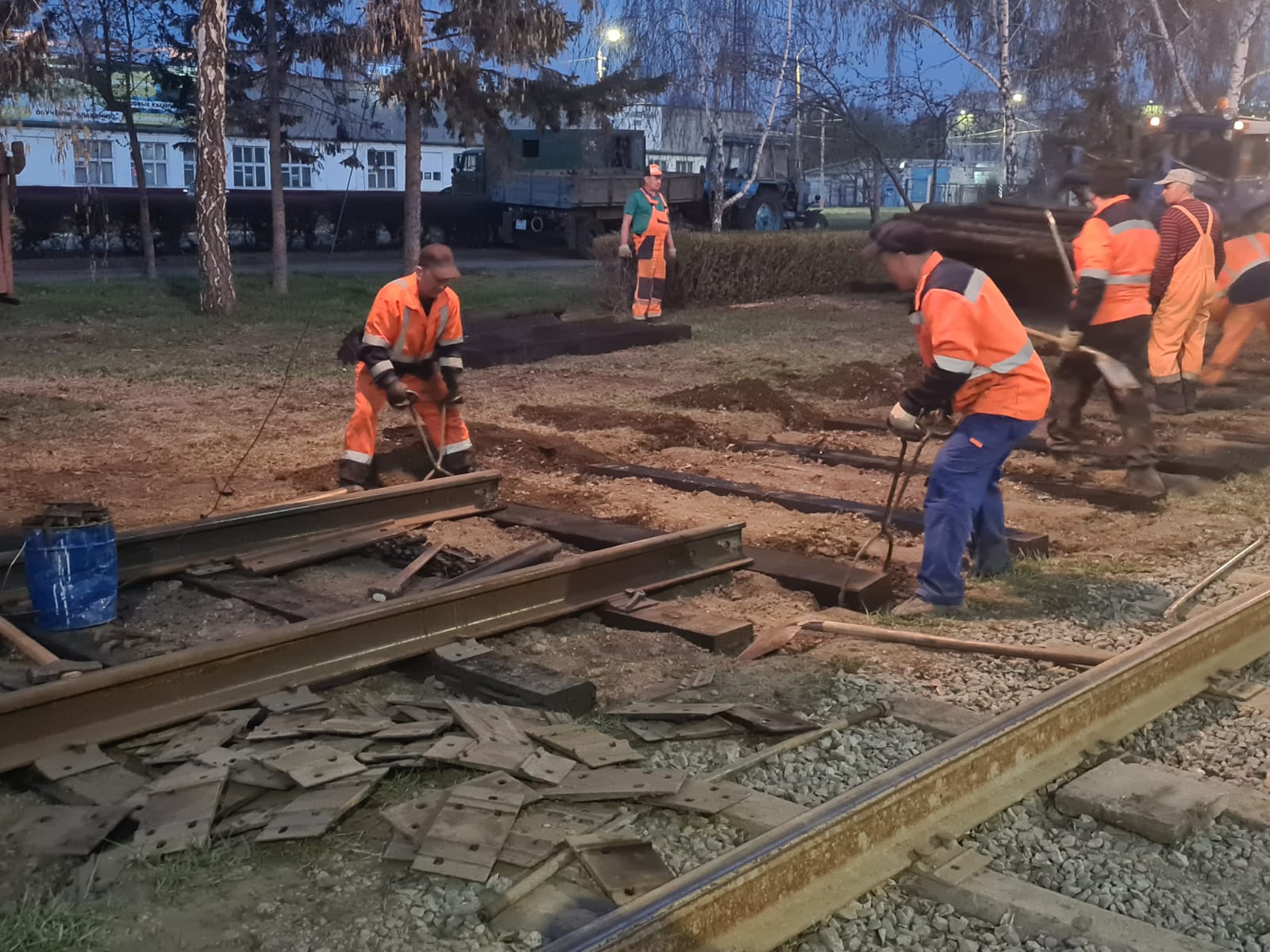 Read more about the article В Омске приступили к капитальному ремонту трамвайного пути